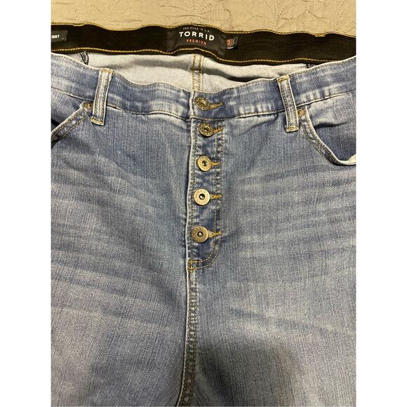 Torrid Women’s Sky High Skinny Jeans Multi Button Light Wash Stretchy - Picture 5 of 7